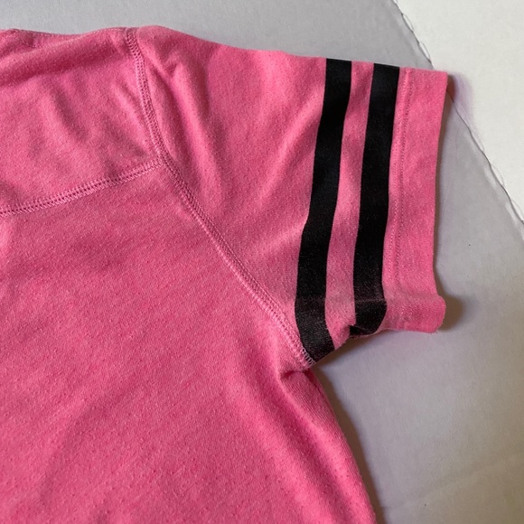 VS PINK TShirt     Beautiful pink colors - Picture 3 of 4
